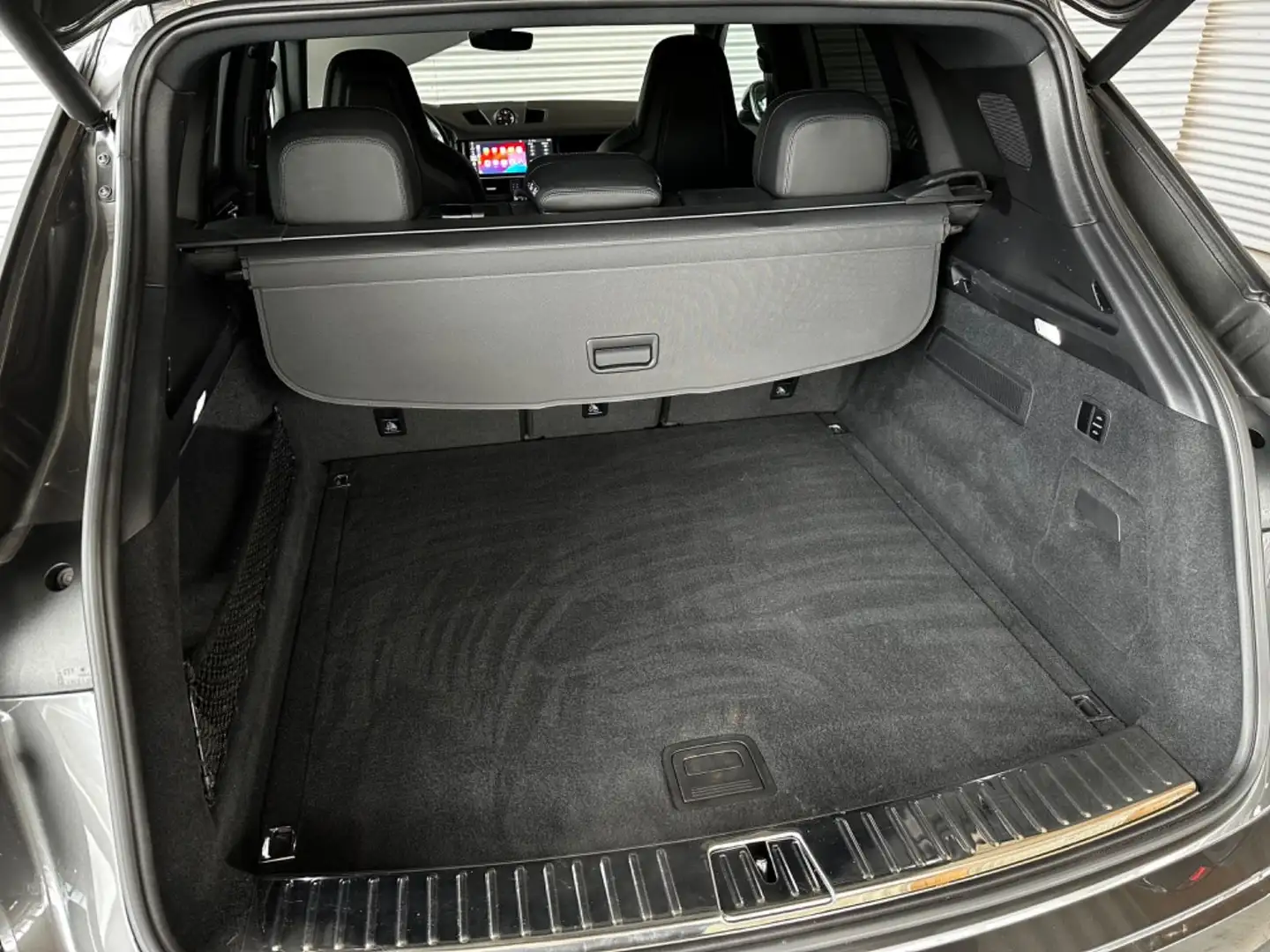 Vehicle image, number 8