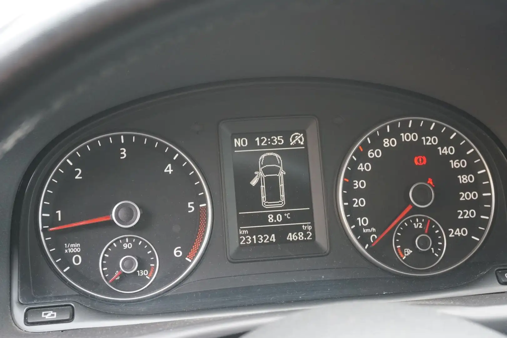 Vehicle image, number 16