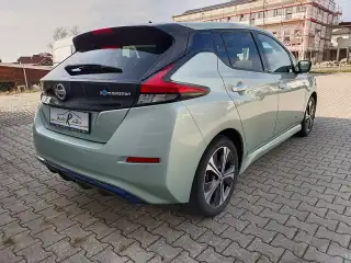 Vehicle image thumbnail, number 4