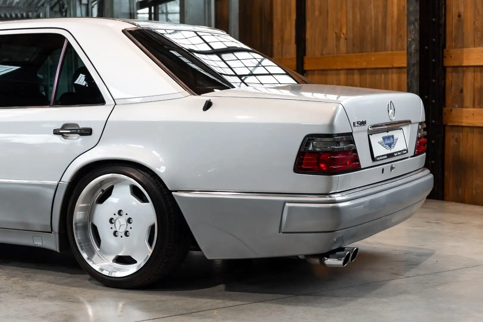 Vehicle image, number 7