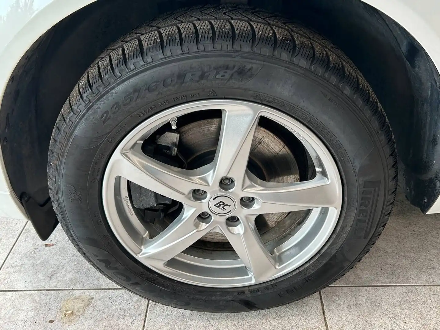 Vehicle image, number 14