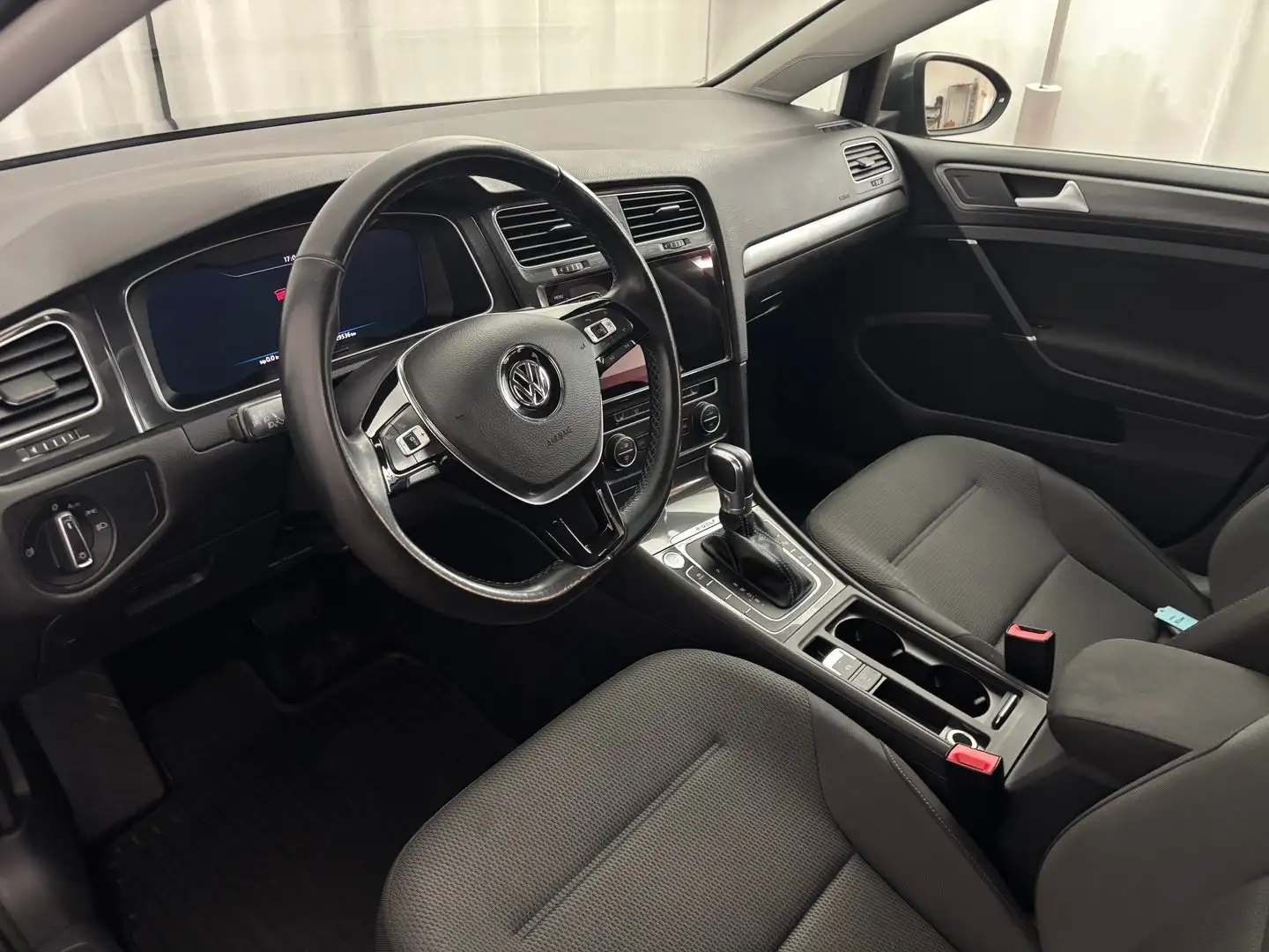 Vehicle image, number 6