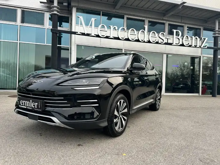 Additional image of the vehicle