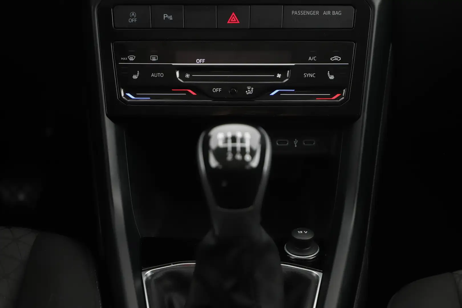 Vehicle image, number 13