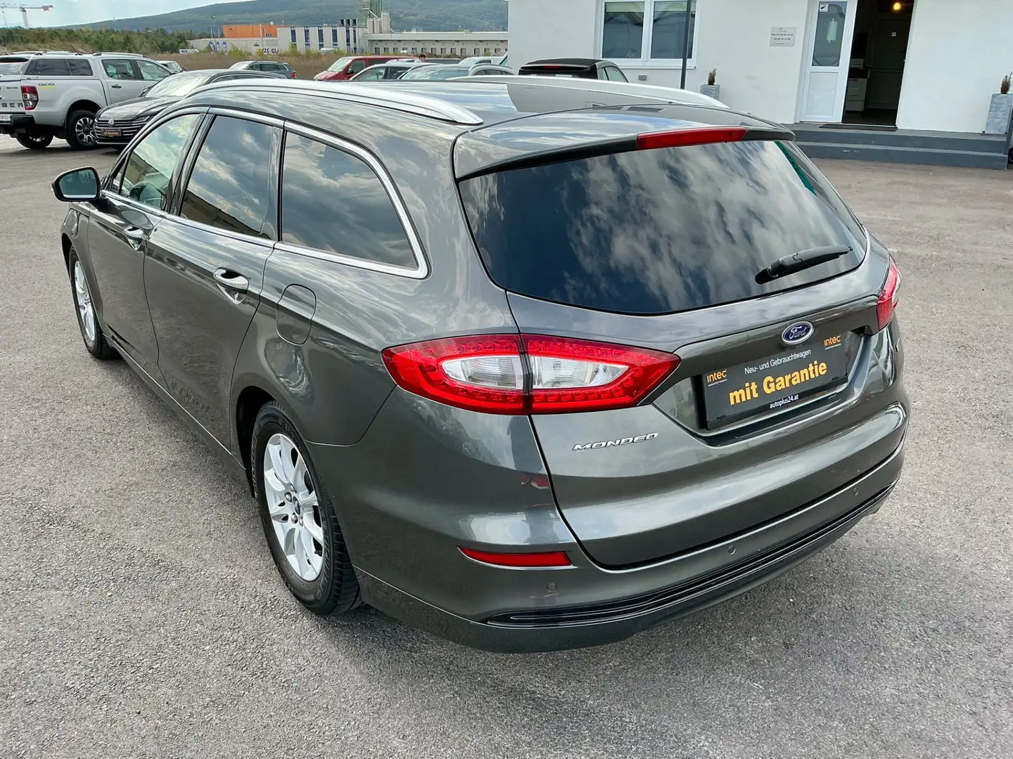 Vehicle image, number 6