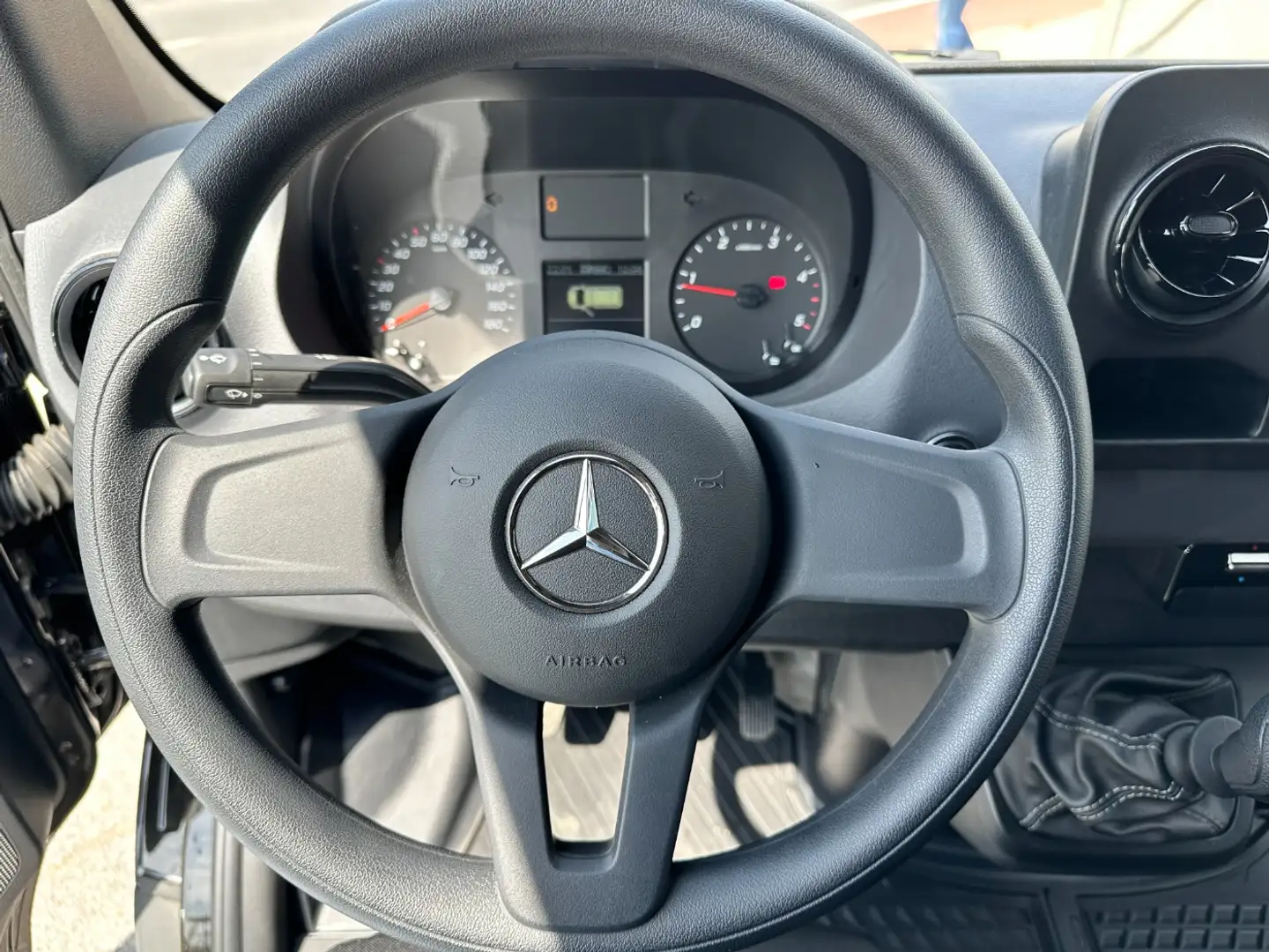 Vehicle image, number 7