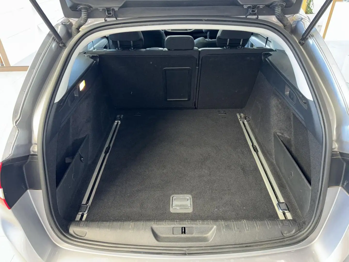 Vehicle image, number 8