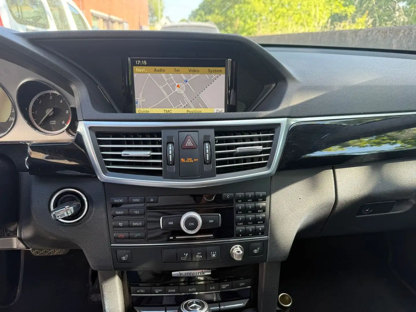 Vehicle image, number 12
