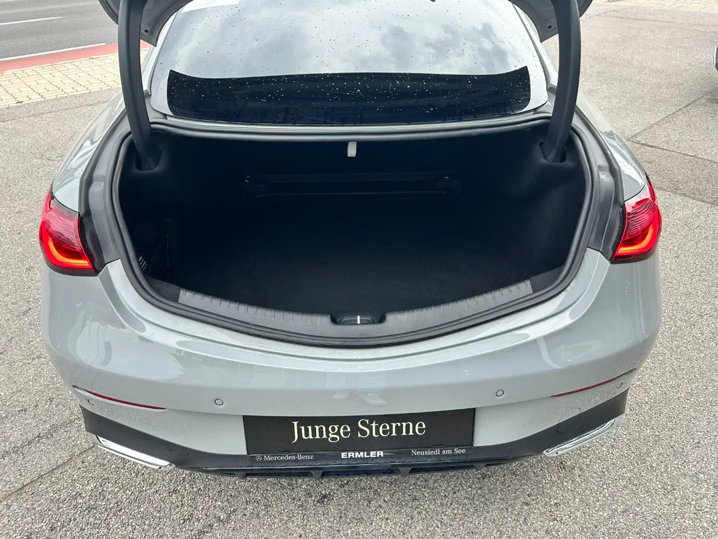 Vehicle image, number 6