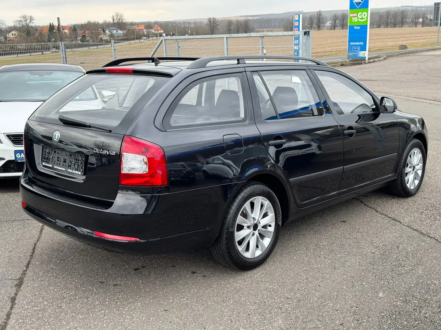 Vehicle image, number 3