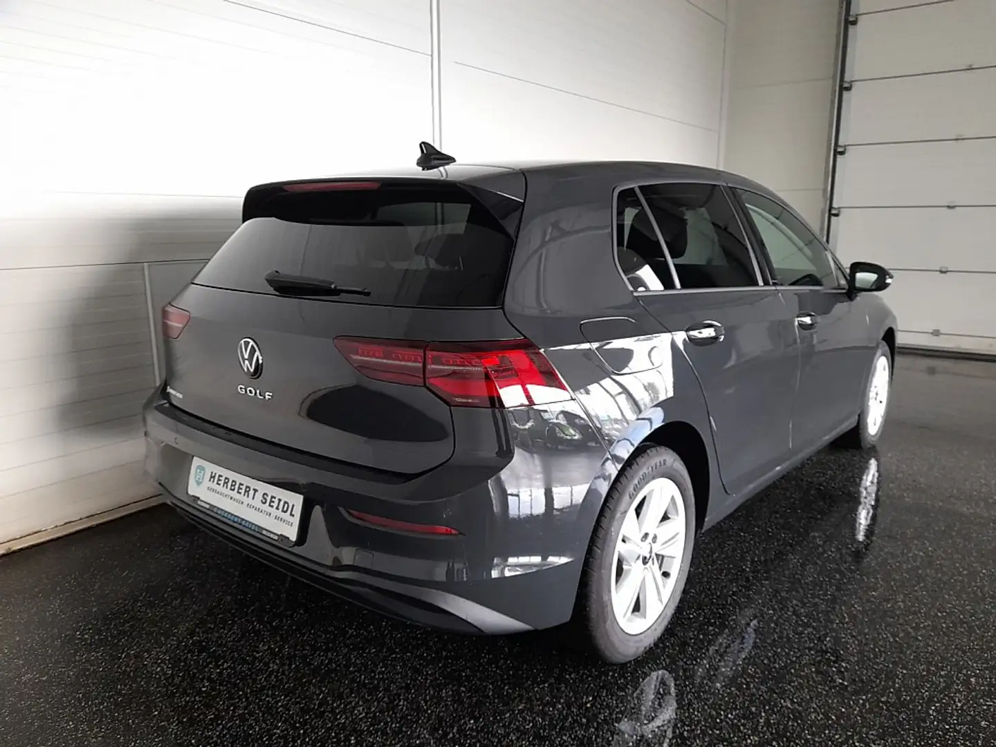 Vehicle image, number 2
