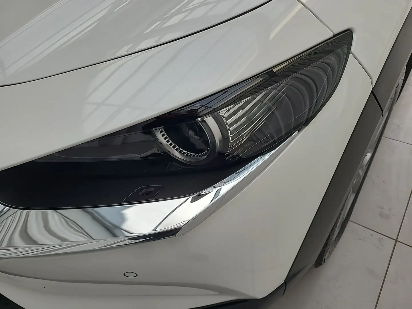 Vehicle image, number 8