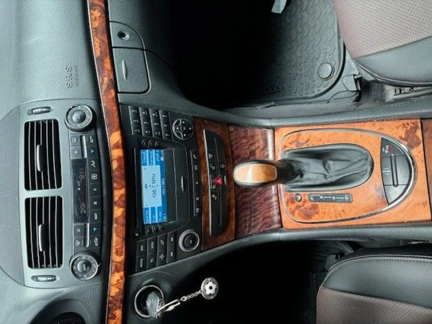 Vehicle image, number 12