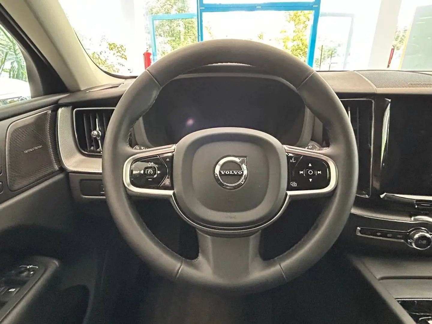 Vehicle image, number 12