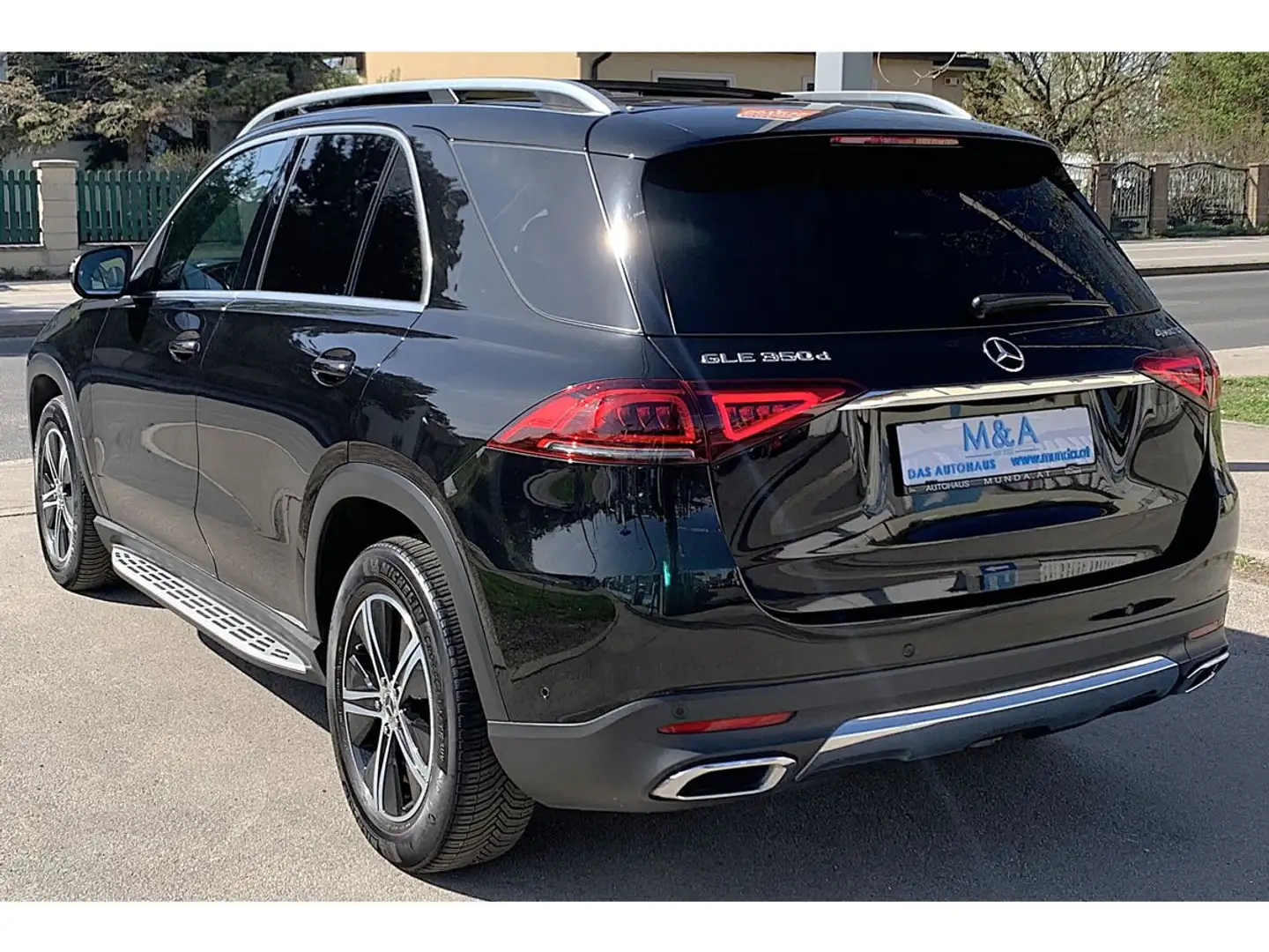 Vehicle image, number 4