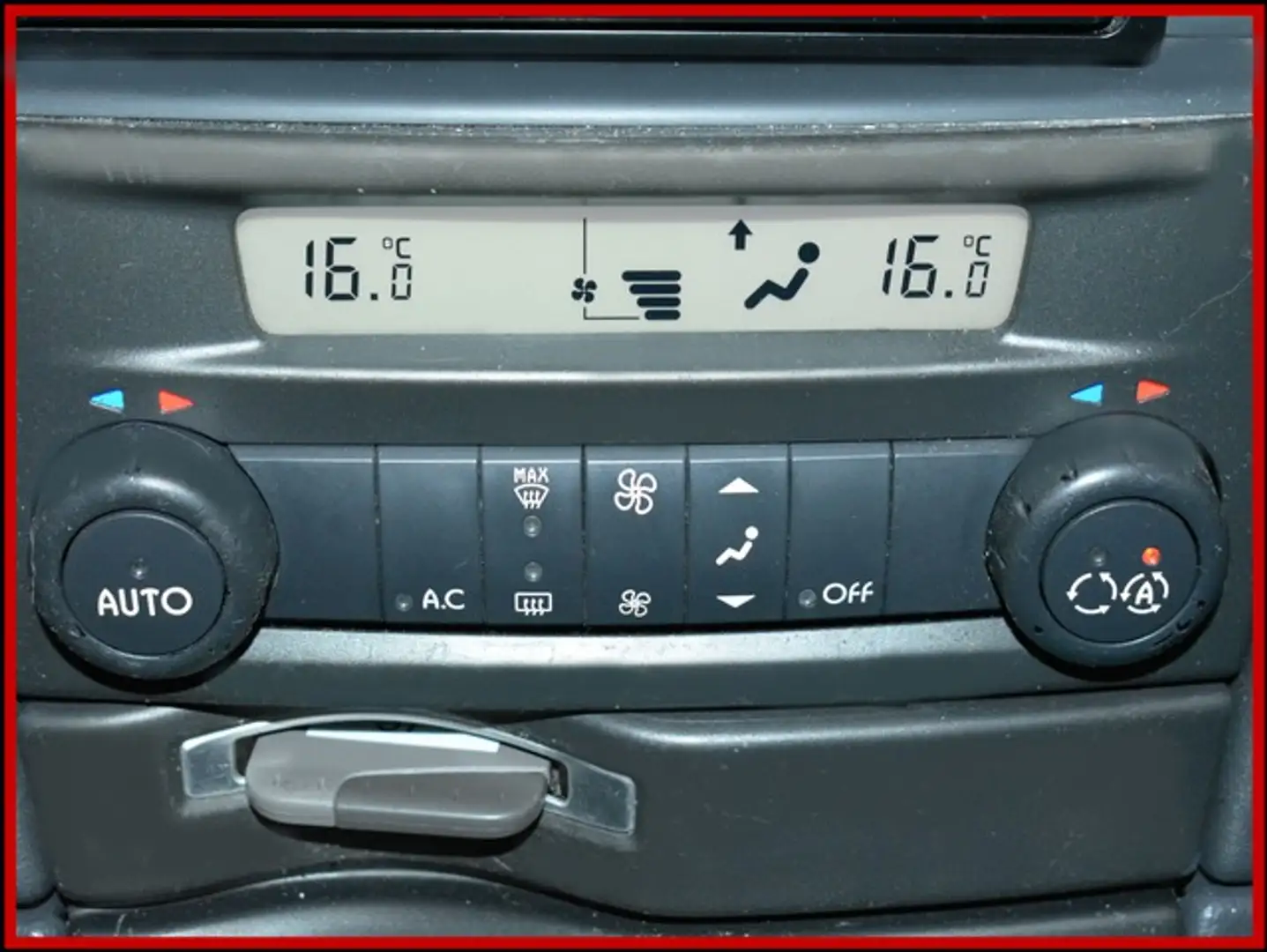 Vehicle image, number 12