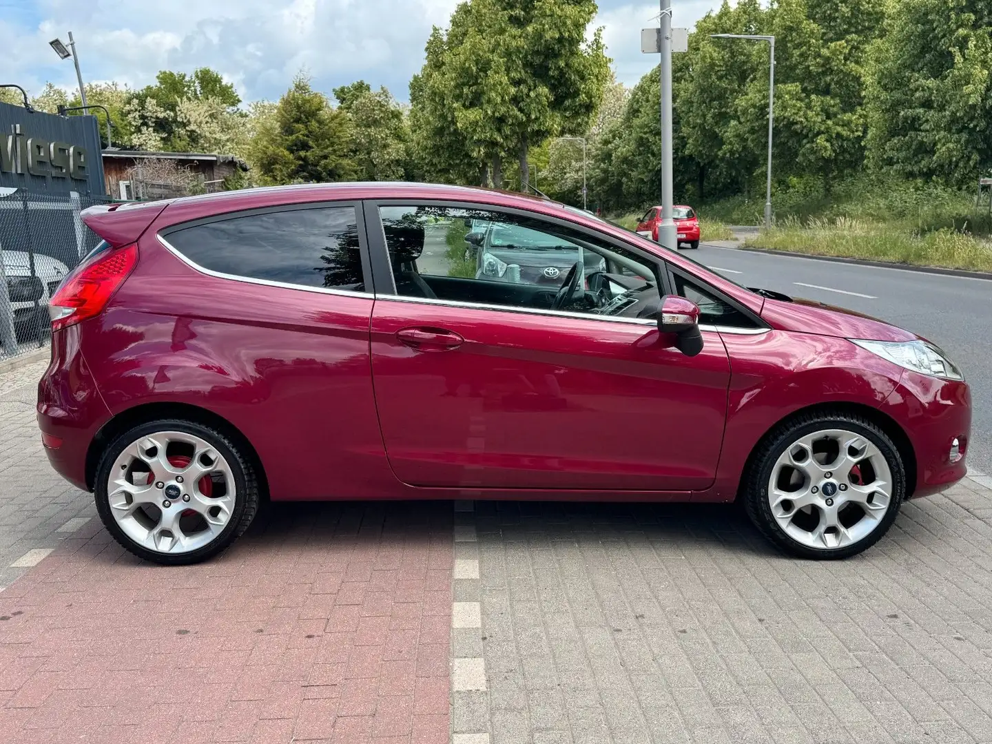 Vehicle image, number 4