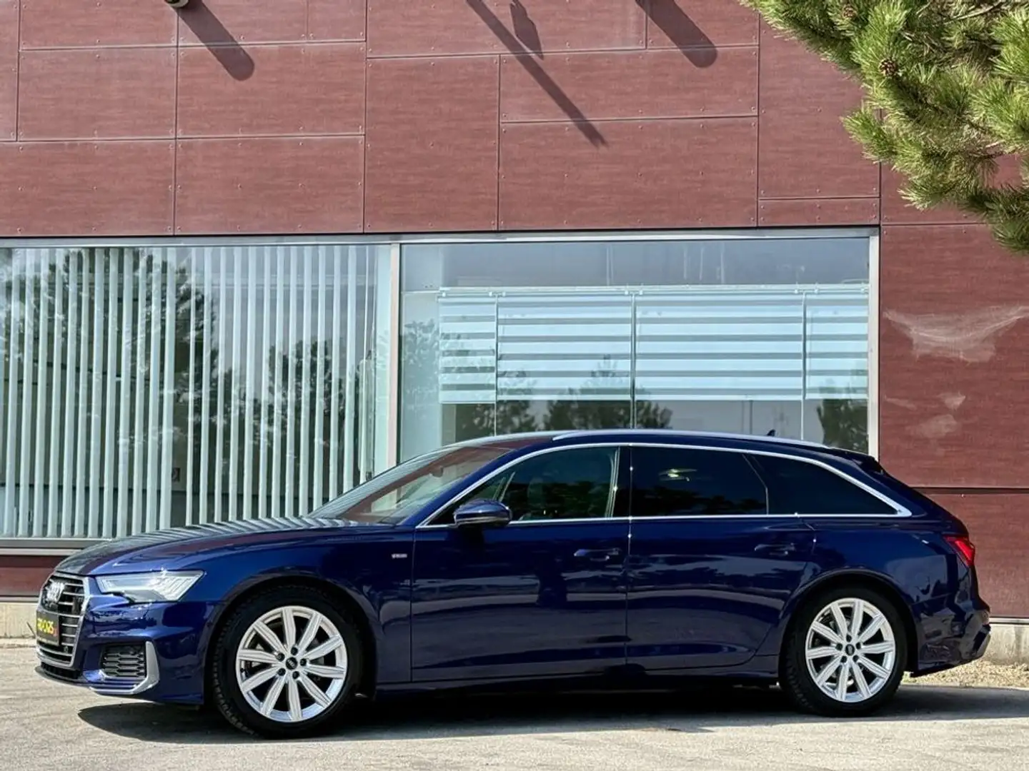 Vehicle image, number 14