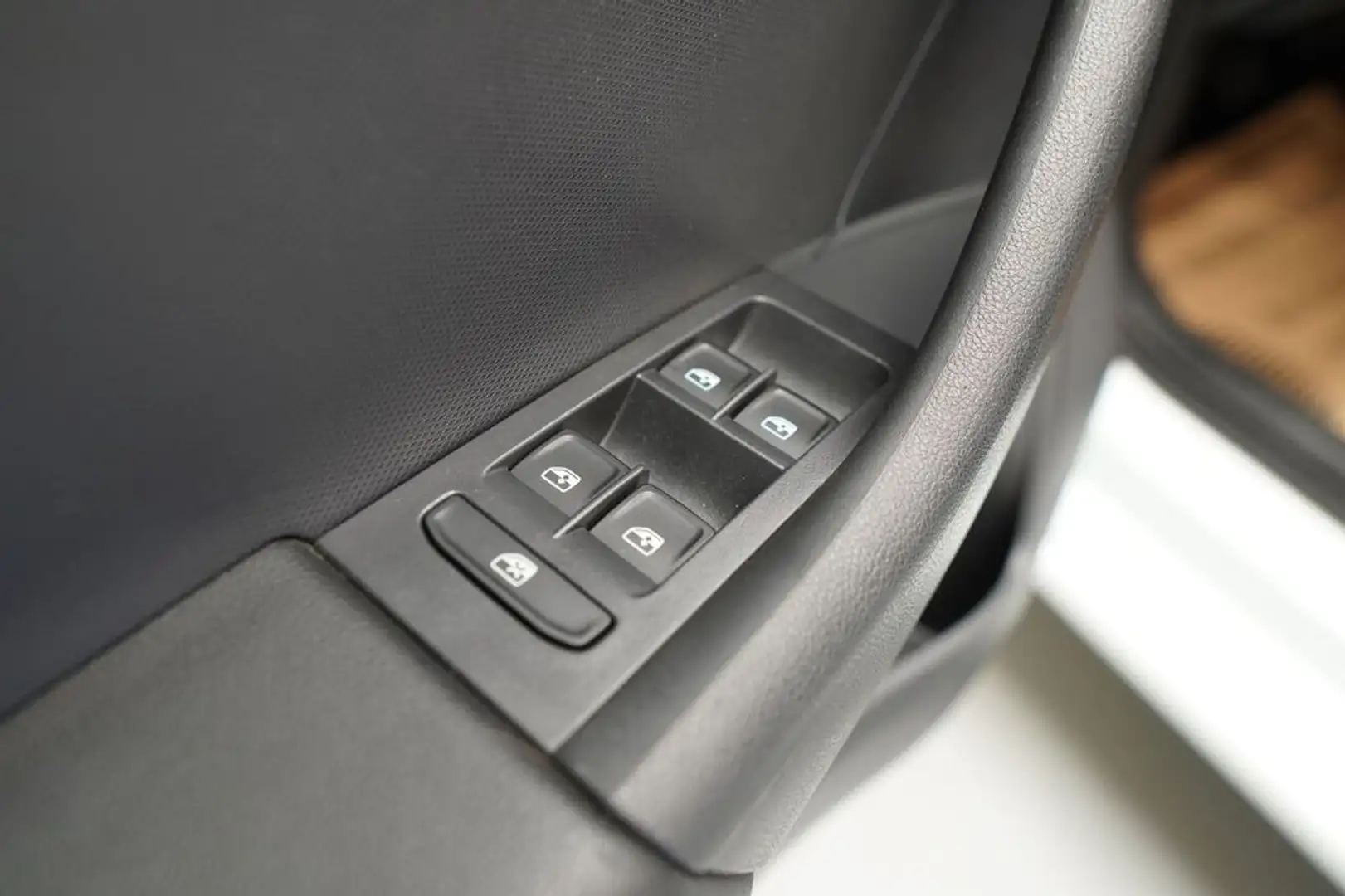 Vehicle image, number 14