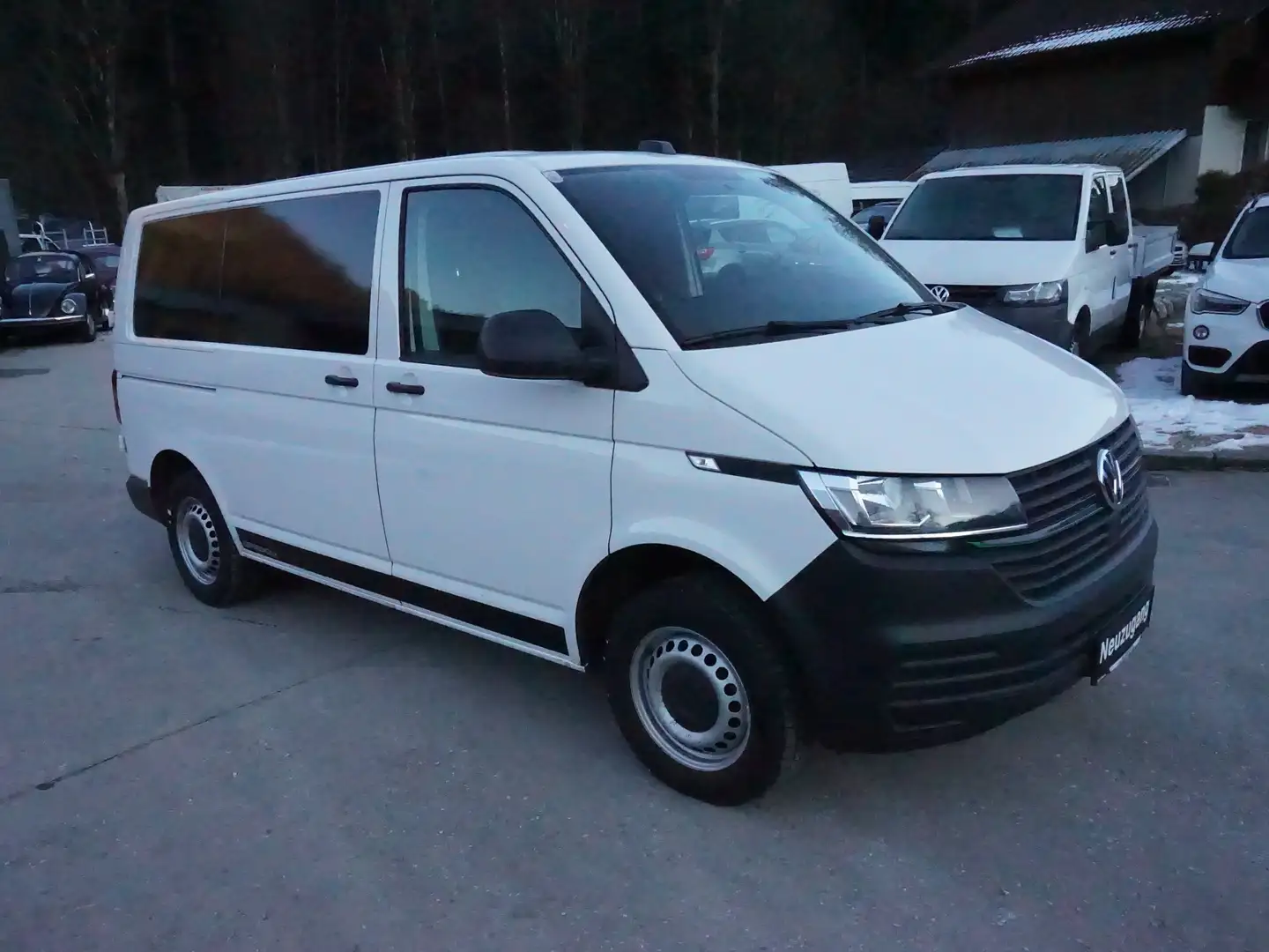 Vehicle image, number 12