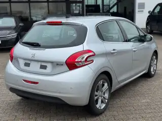 Vehicle image thumbnail, number 4