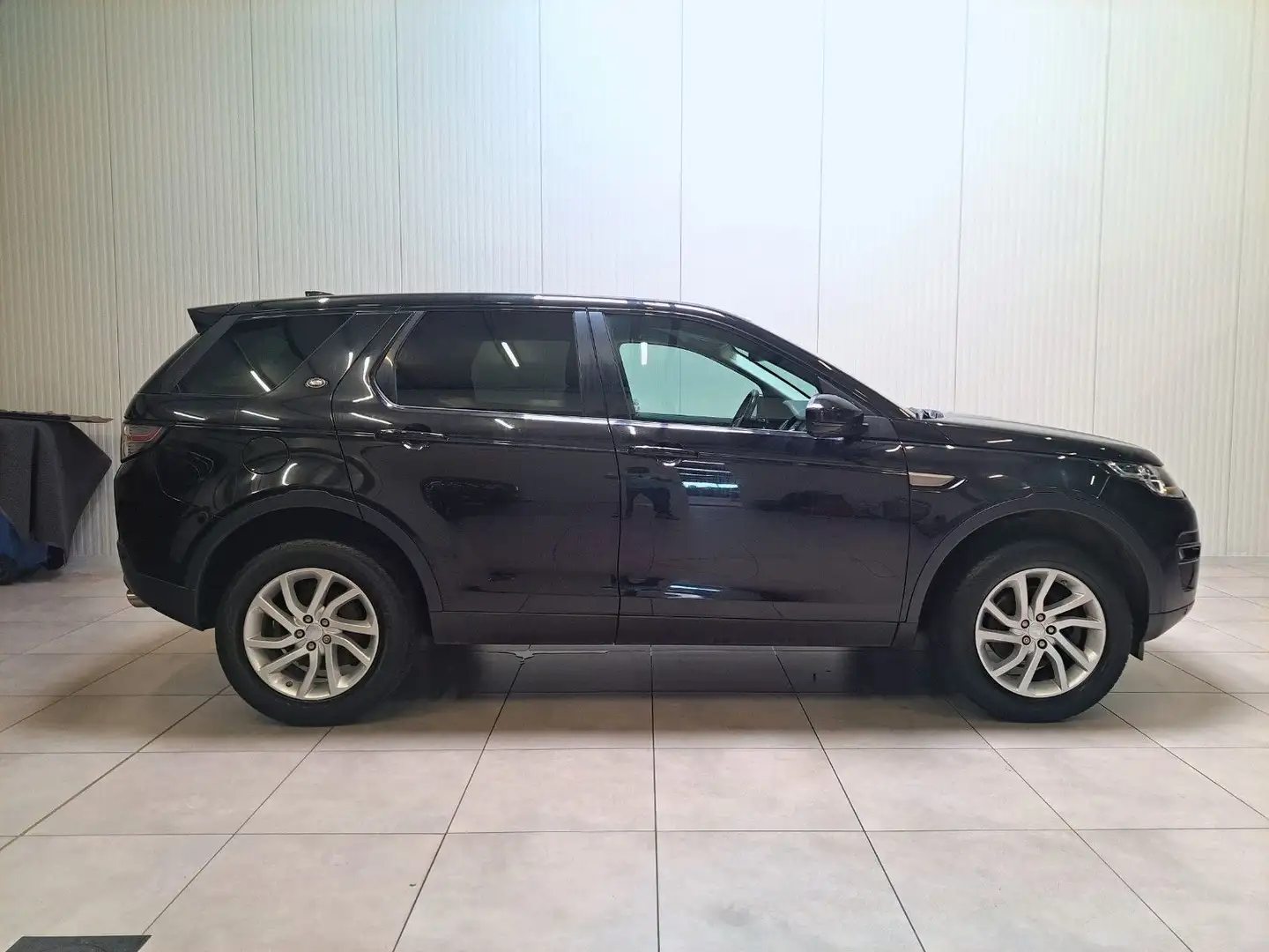 Vehicle image, number 9