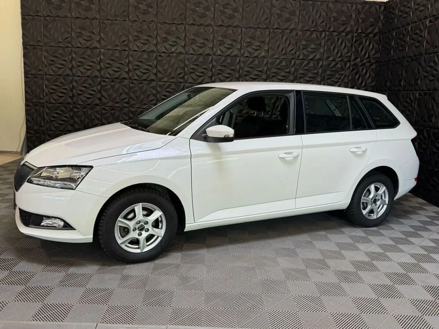 Vehicle image, number 5