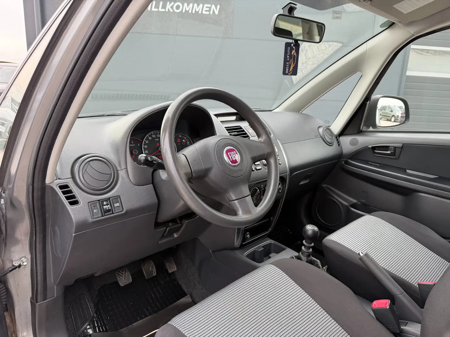 Vehicle image, number 8