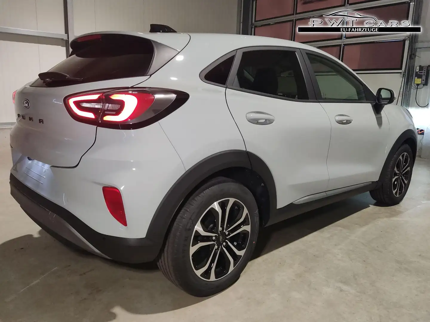 Vehicle image, number 4