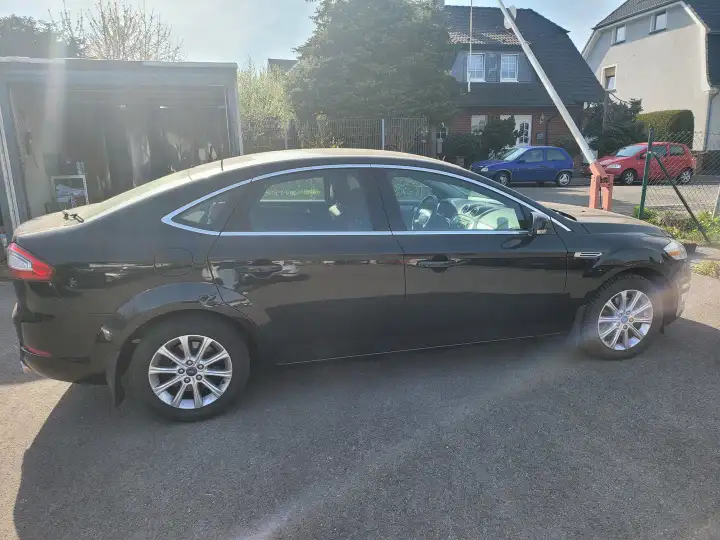 Additional image of the vehicle