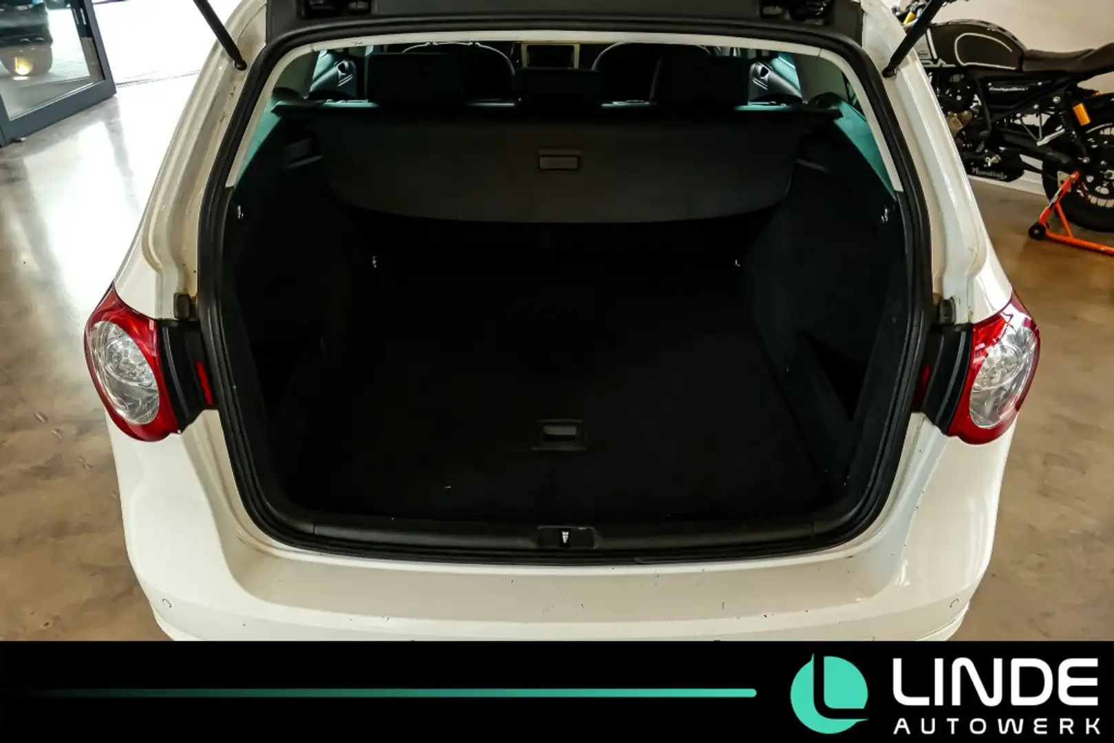 Vehicle image, number 8