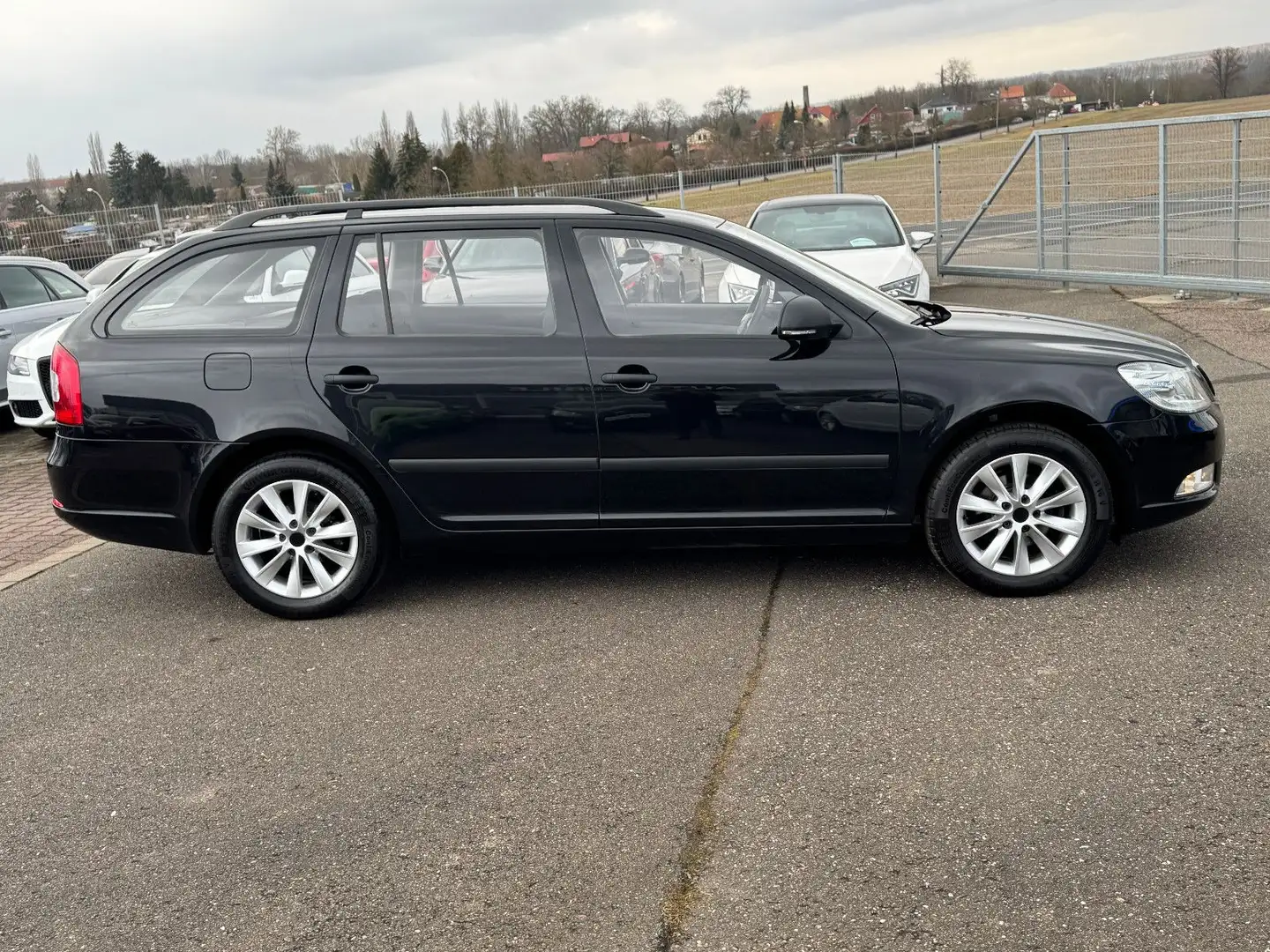 Vehicle image, number 8