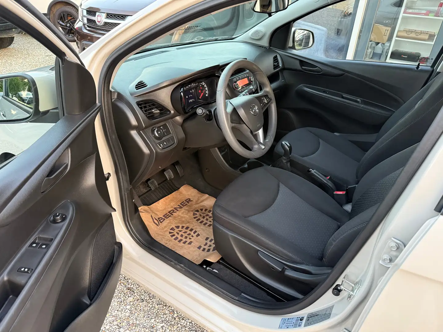 Vehicle image, number 8