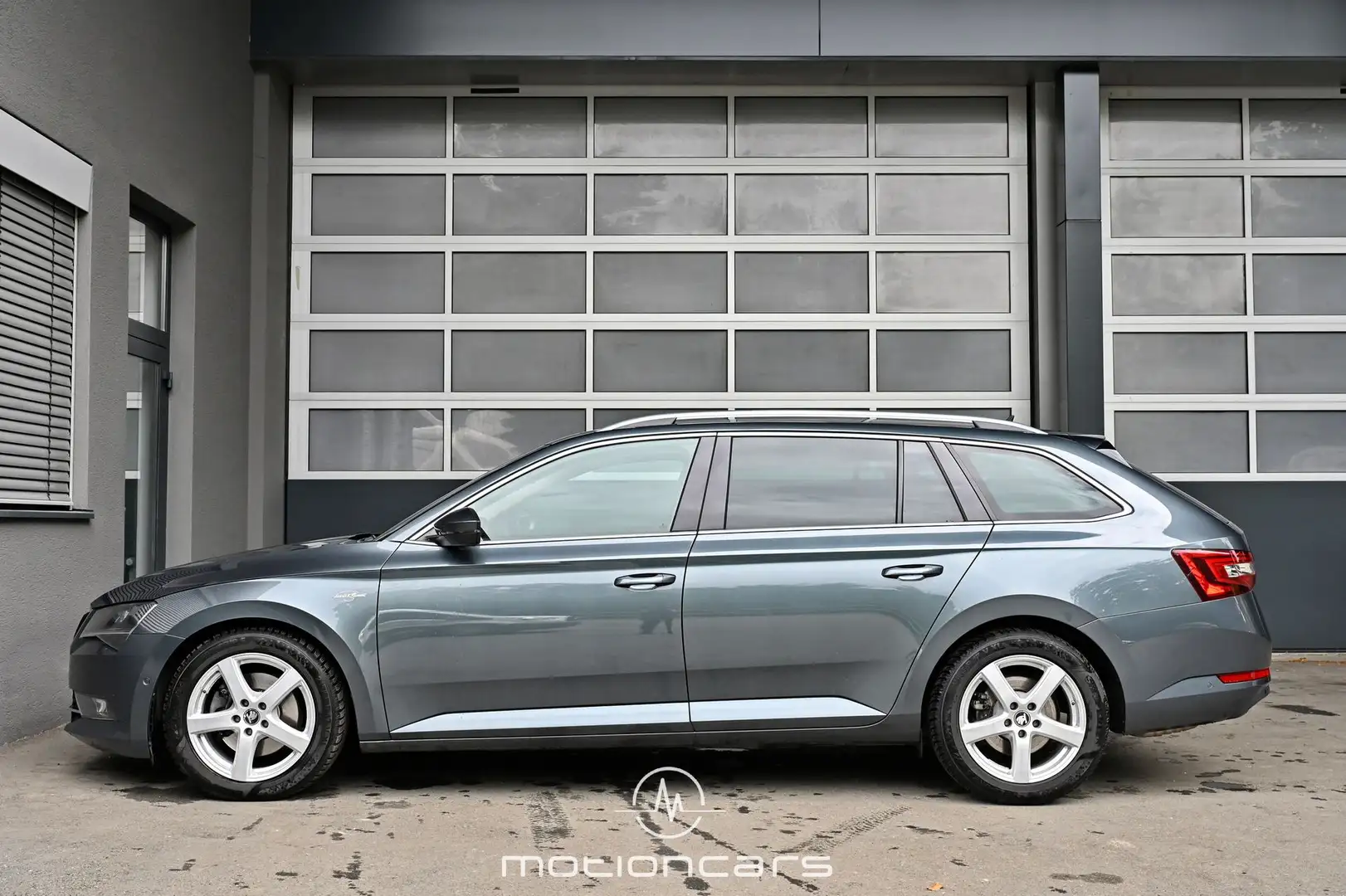 Vehicle image, number 6