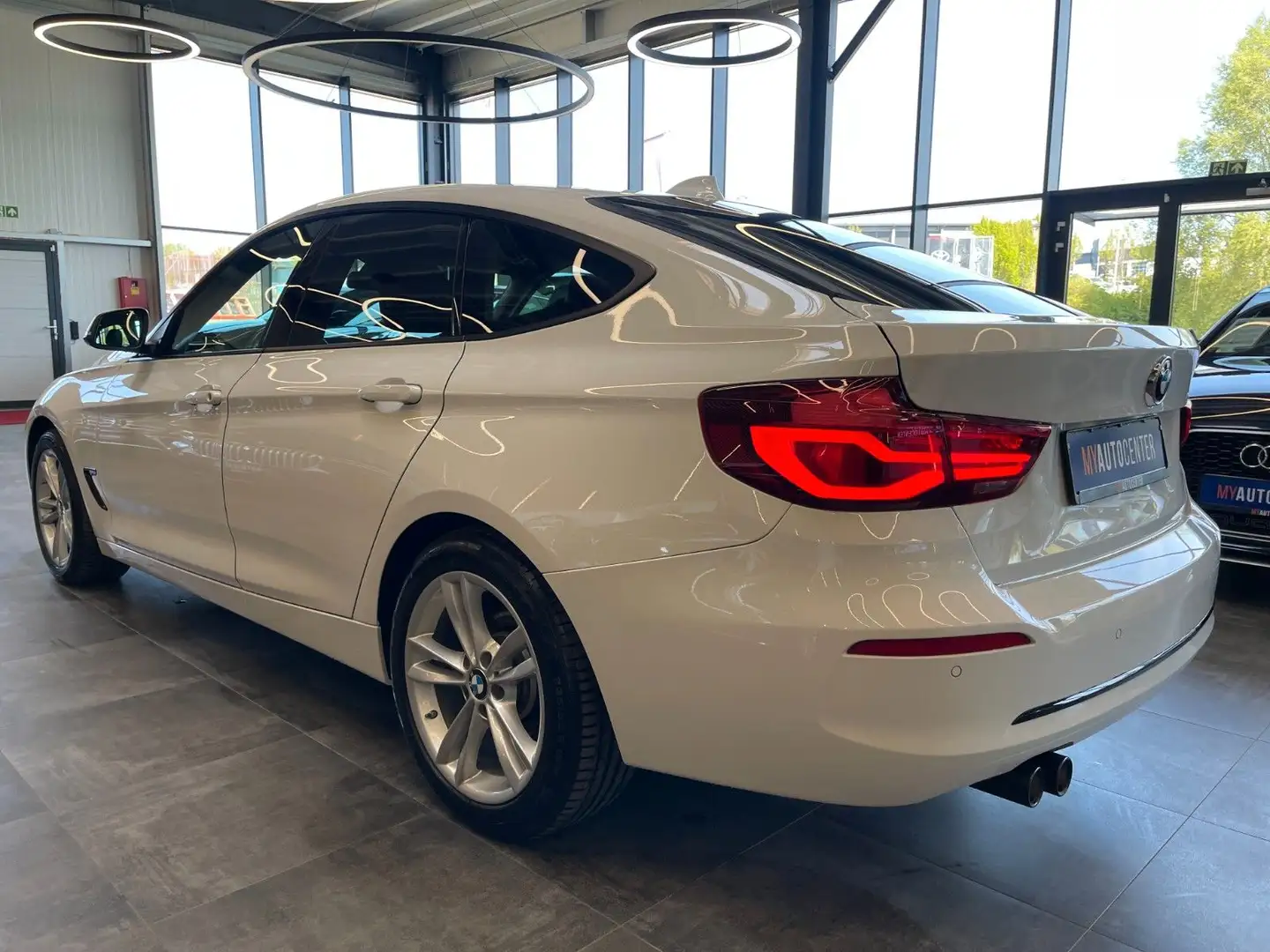 Vehicle image, number 4