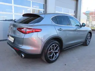 Vehicle image thumbnail, number 6