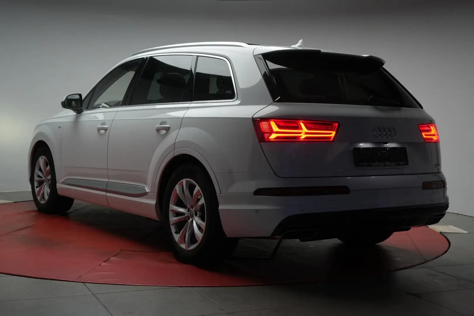 Vehicle image, number 4