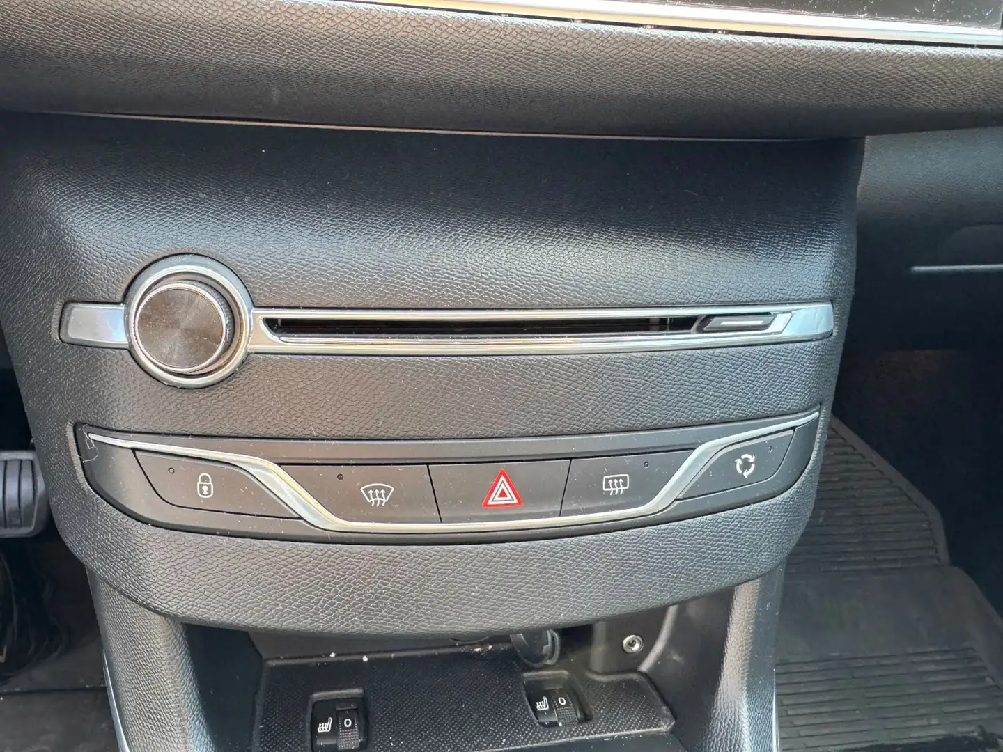 Vehicle image, number 14