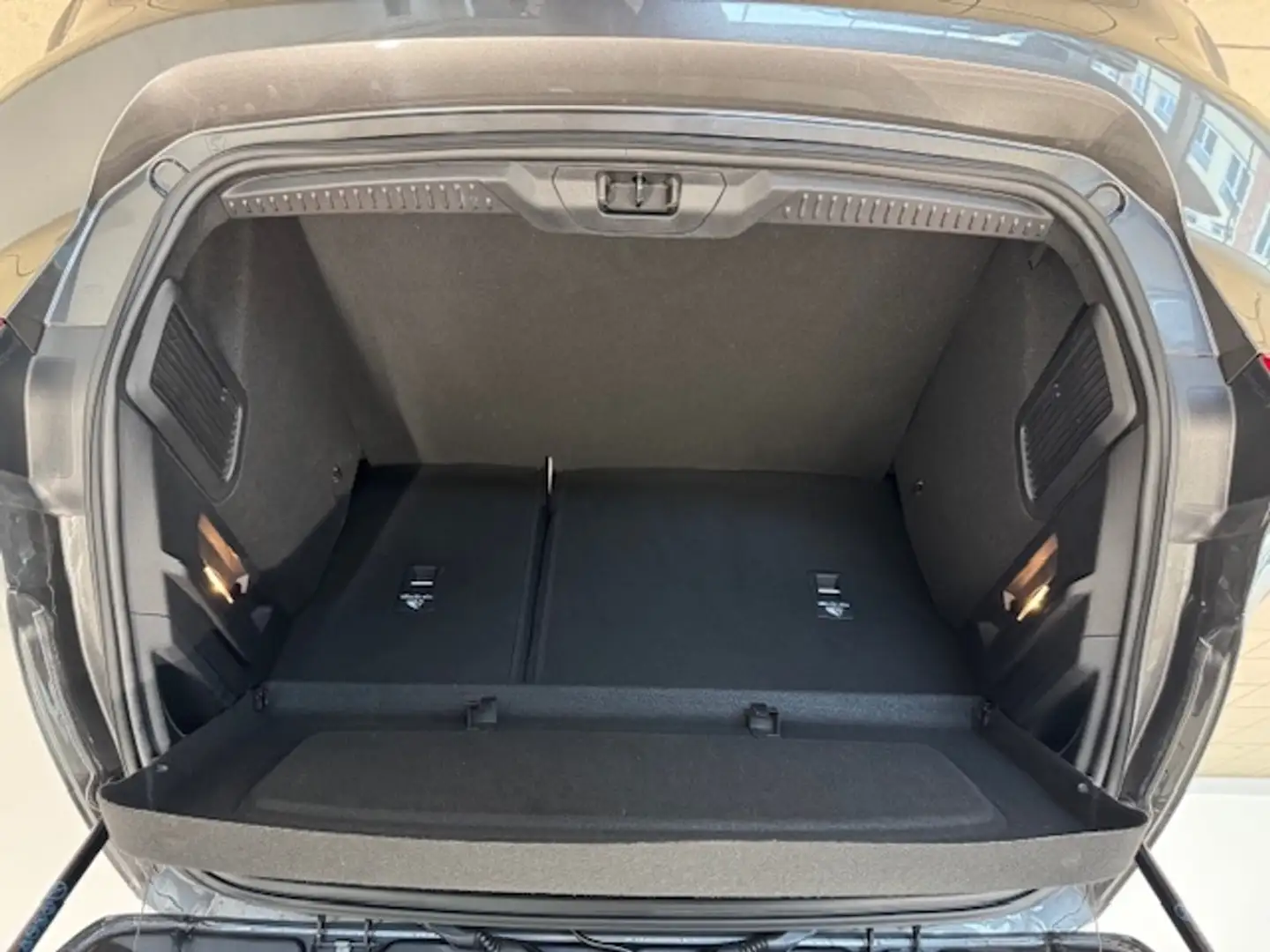 Vehicle image, number 6