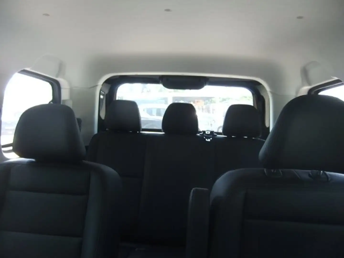 Vehicle image, number 12