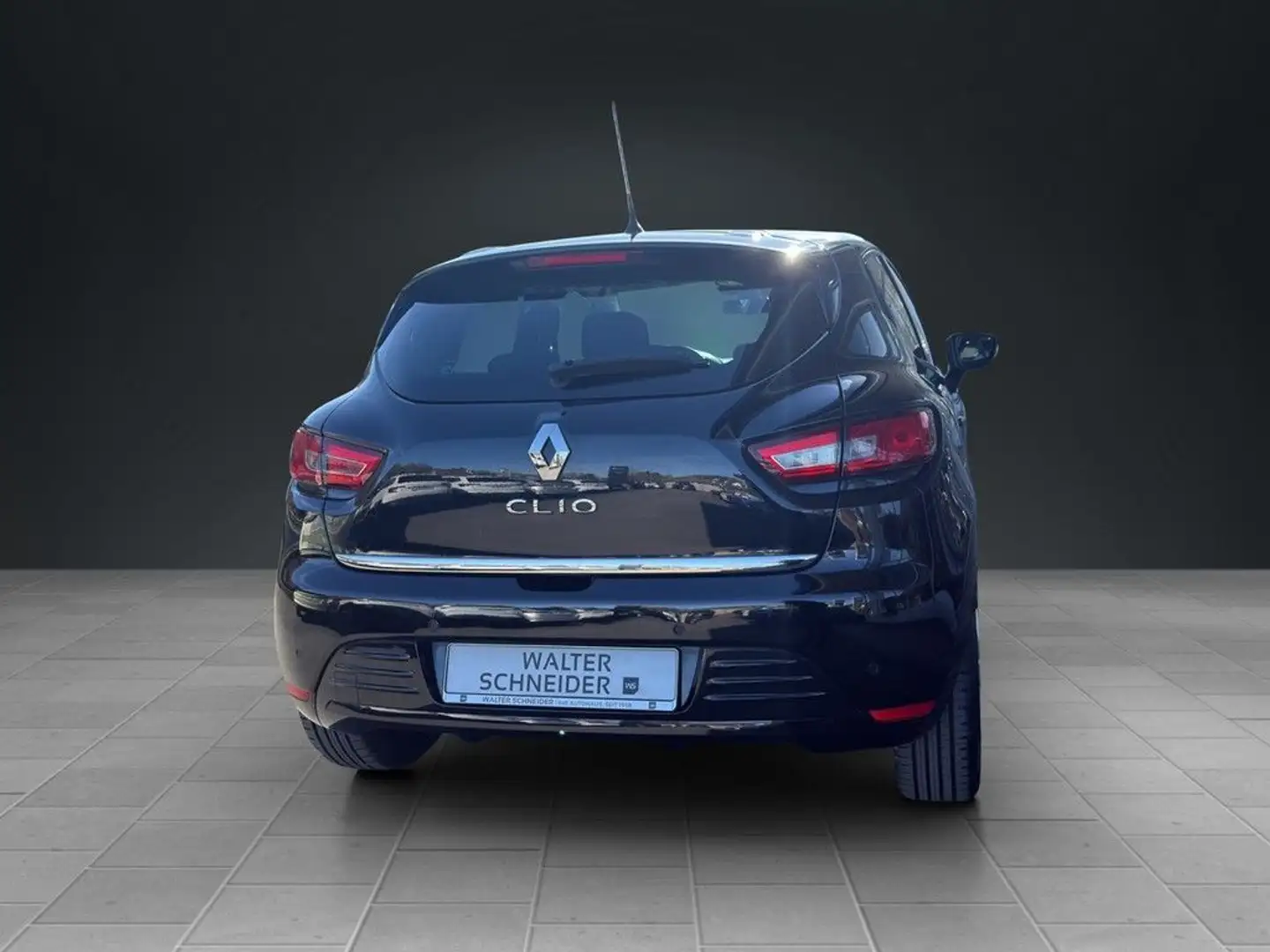 Vehicle image, number 4