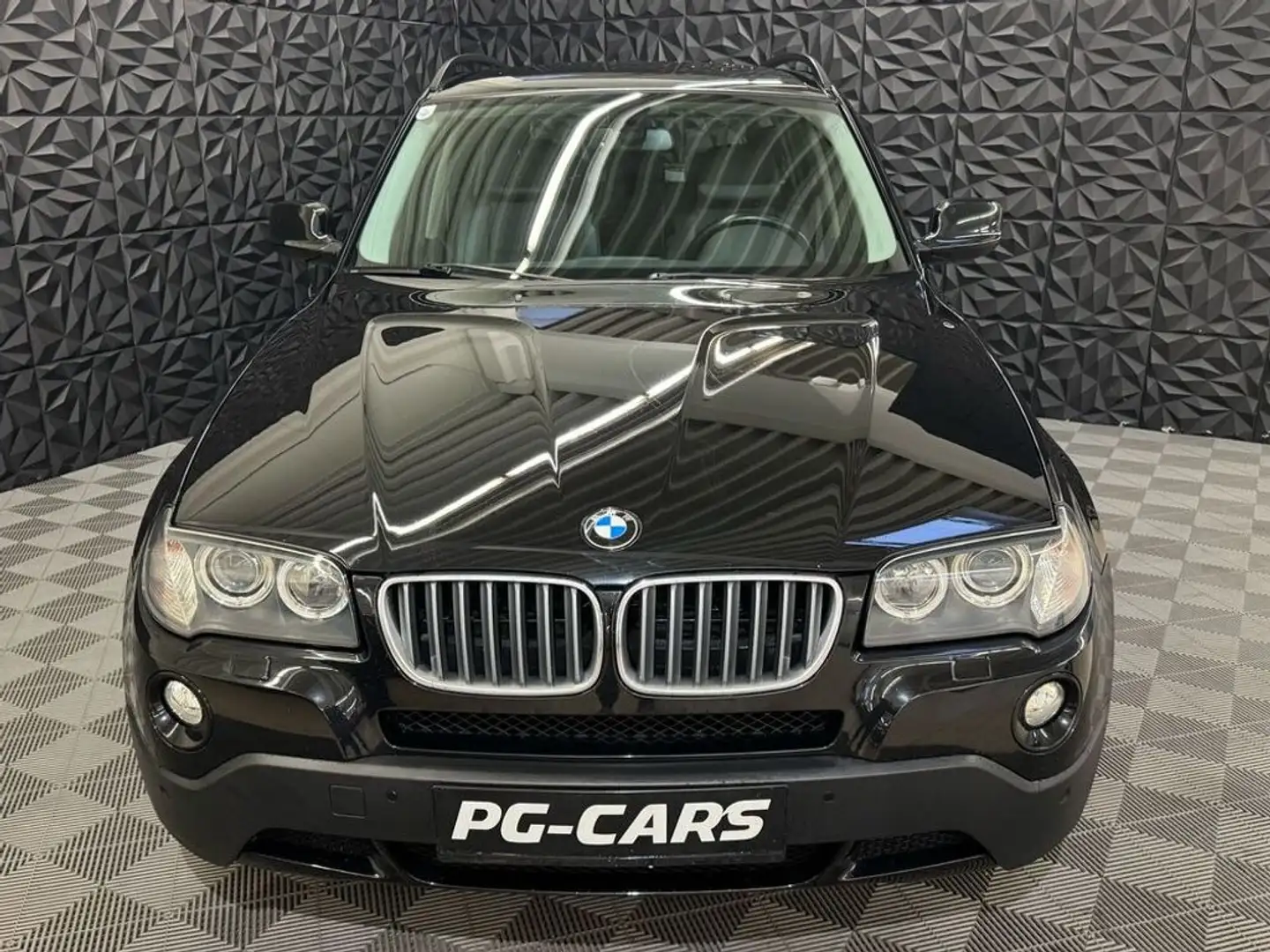 Vehicle image, number 3