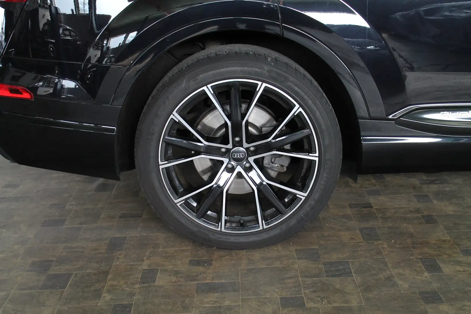 Vehicle image, number 8