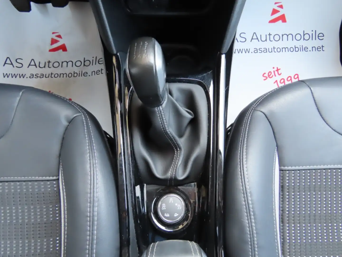 Vehicle image, number 13