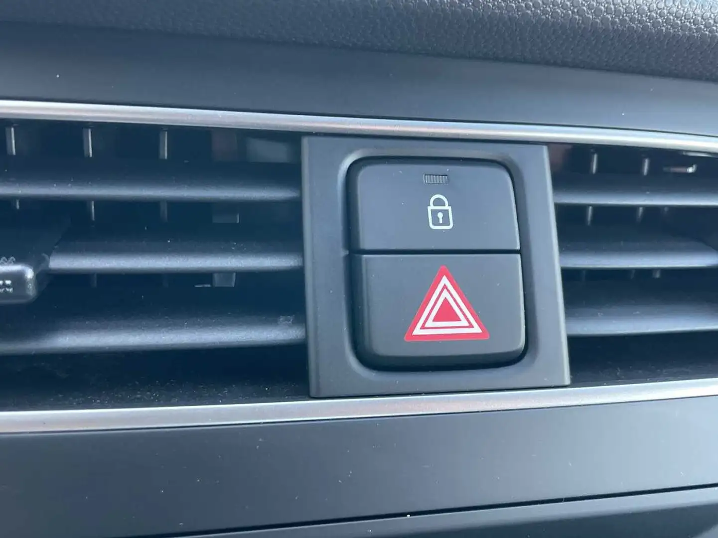 Vehicle image, number 12