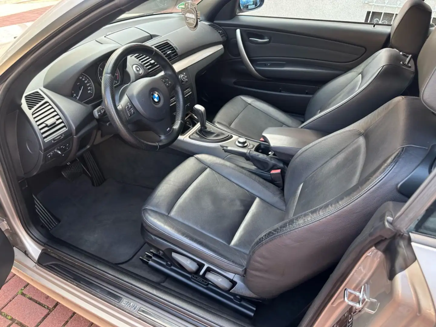 Vehicle image, number 16