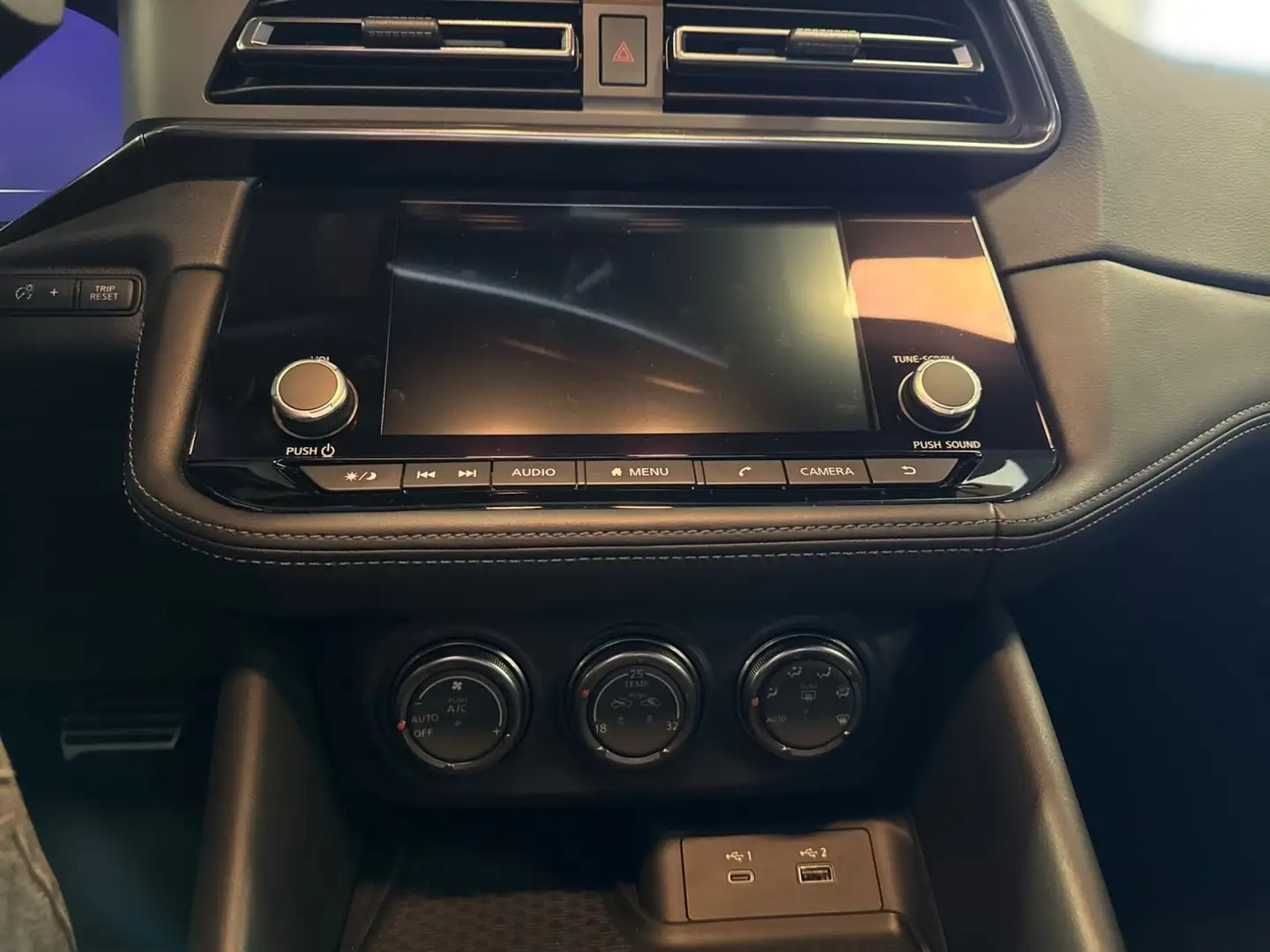 Vehicle image, number 9