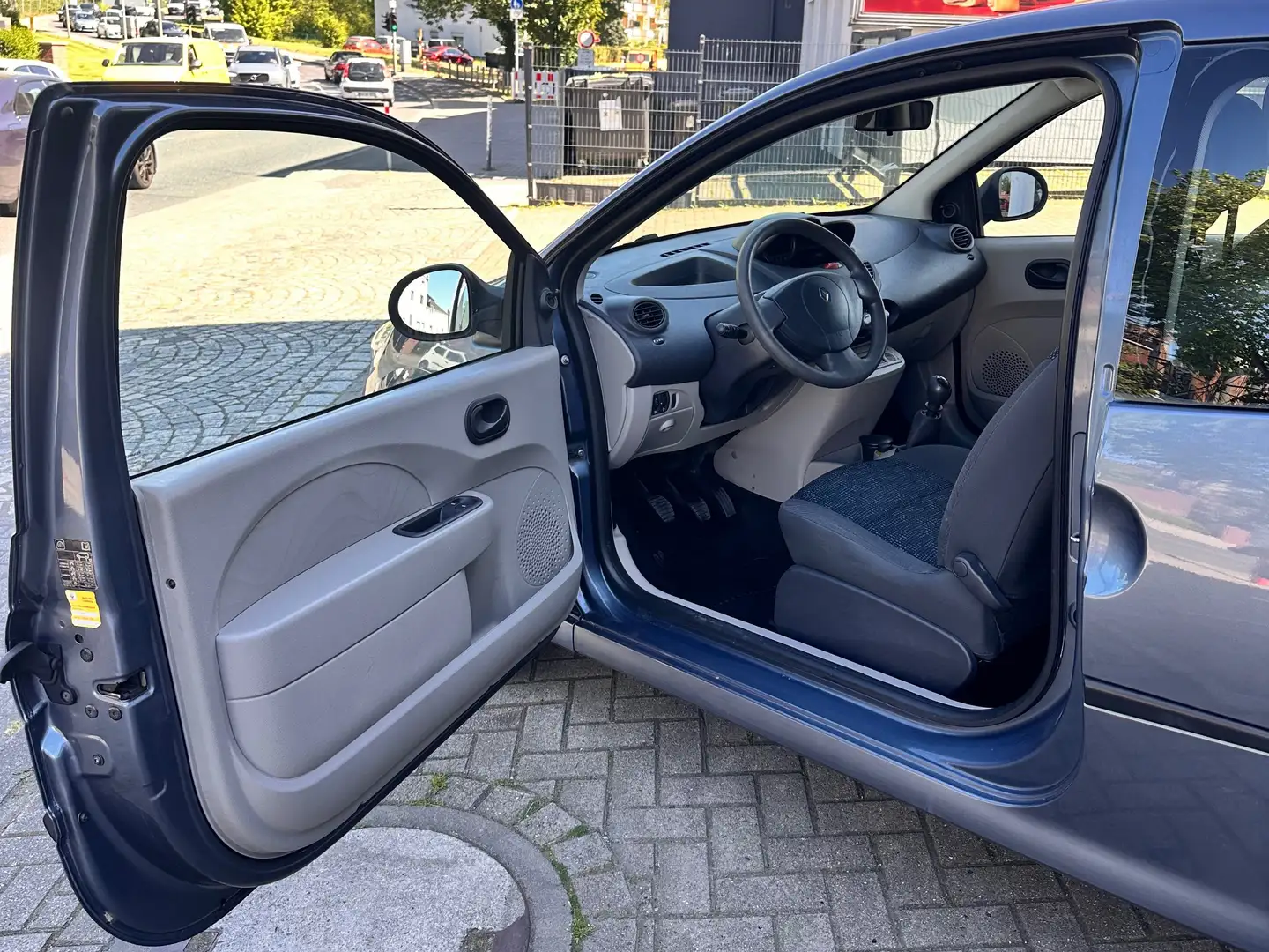 Vehicle image, number 4