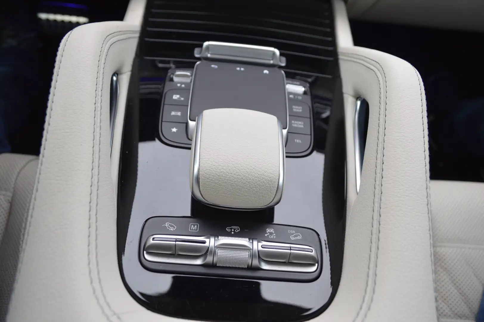 Vehicle image, number 12