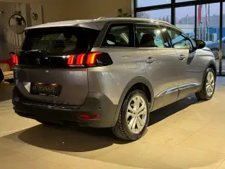 Vehicle image thumbnail, number 4